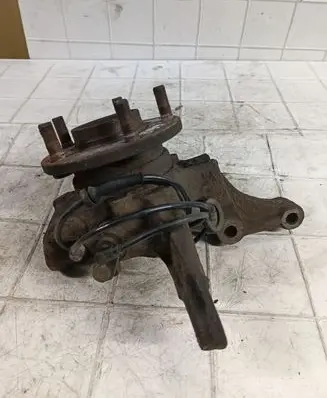 Nissan Almera Tino Front wheel hub
