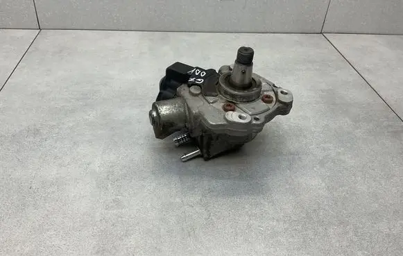 Volkswagen Golf VII Fuel injection high pressure pump 04B130755H