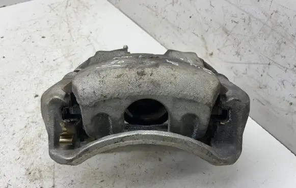 Nissan Juke I F15 Front brake caliper