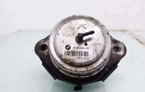 BMW X5 E53 Engine mount bracket 6758444 675844401