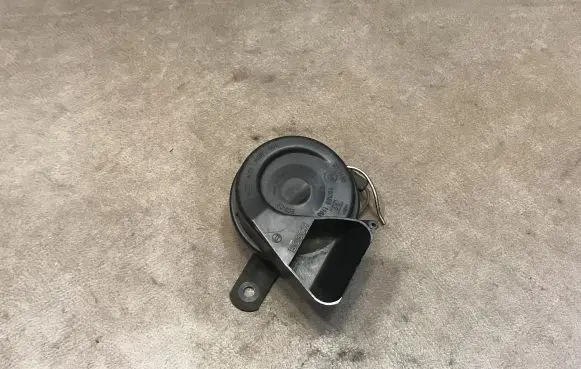 Mercedes-Benz B W245 Horn signal 703881165