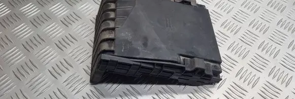 Volkswagen Golf V Fuse box cover 1K0937132F