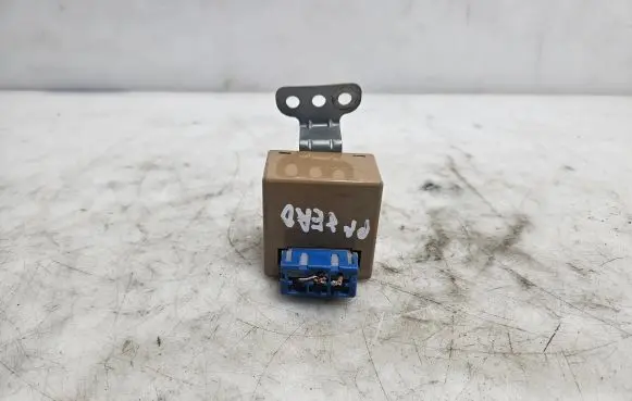 Mitsubishi Pajero Oil pressure relay MD369969