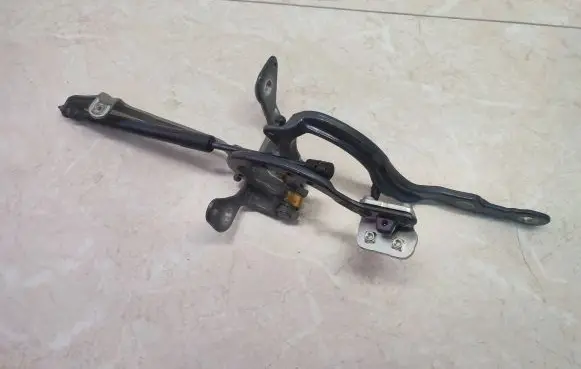 BMW 3 G20 G21 Loading door upper hinge 7453405
