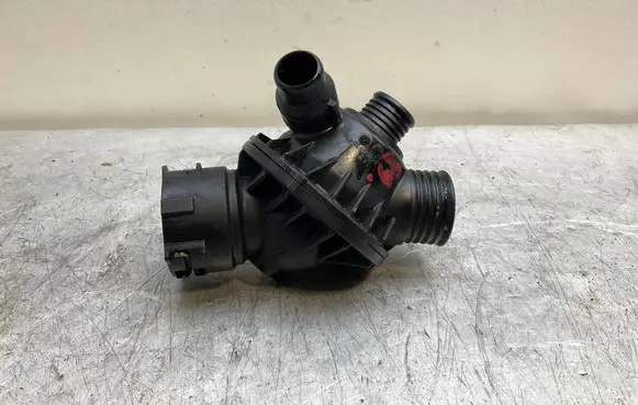 BMW 3 F30 F35 F31 Thermostat 7598865 191011001911030