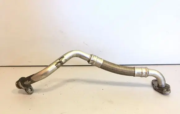 Volkswagen PASSAT B6 Coolant pipe/hose 