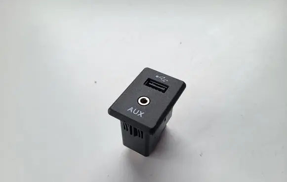 Nissan Micra K14 USB socket connector 