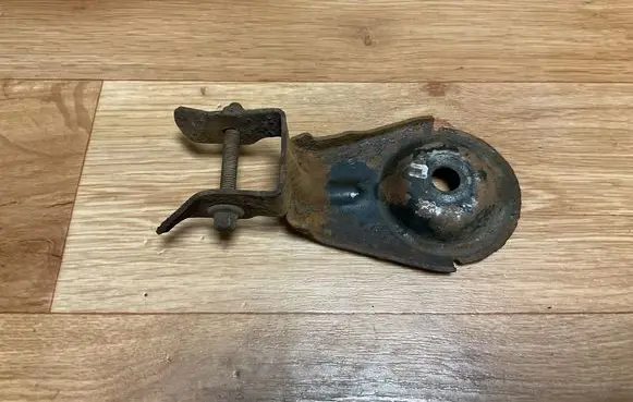 Opel Insignia A Radiator mount bracket 13271583