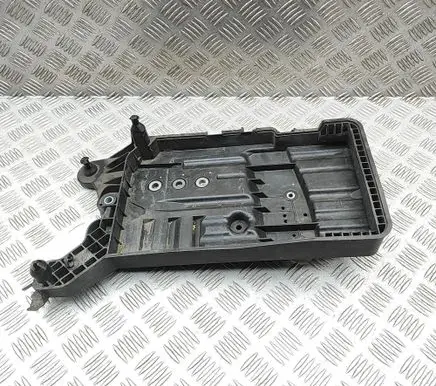 Volkswagen Tiguan Battery box tray 5QF915331C 5QF915321C