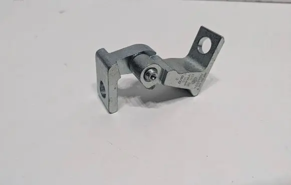 Volkswagen Jetta VI Front door upper hinge 8K0831402D A046574