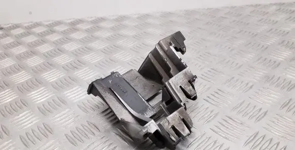Volkswagen Jetta VI Bumper support mounting bracket corner 5C6807394A
