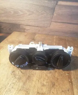Volkswagen Polo III 6N 6N2 6NF Climate control unit