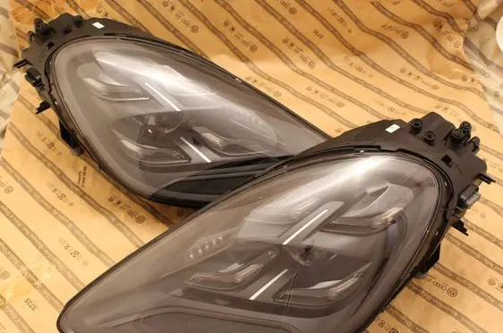 Porsche Cayenne (9Y0 9Y3) Headlights/headlamps set 9Y0941104B 9Y0941103b
