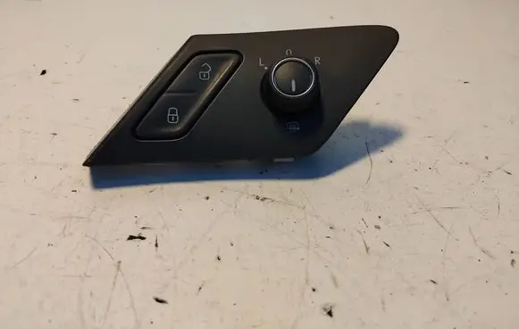 Wing mirror switch