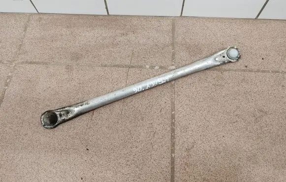 Subaru Legacy Front wiper linkage 