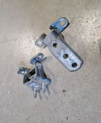 Mitsubishi L200 Rear door hinge set 