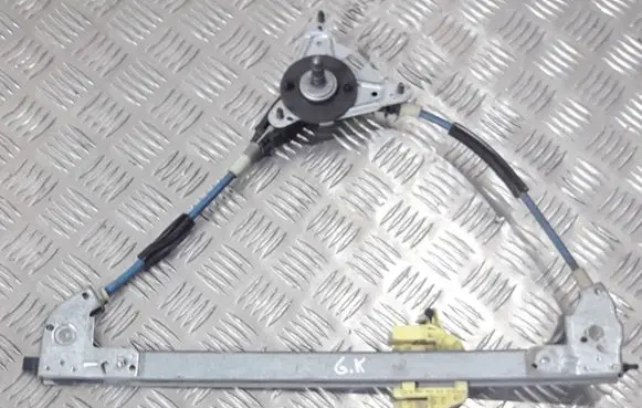 Rear door manual window regulator