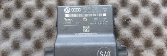 Volkswagen PASSAT B6 Gateway control module 3C0907530C 3C0907951A