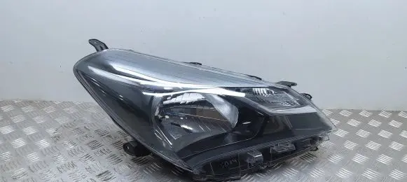 Toyota Yaris Headlight/headlamp 811300DA10
