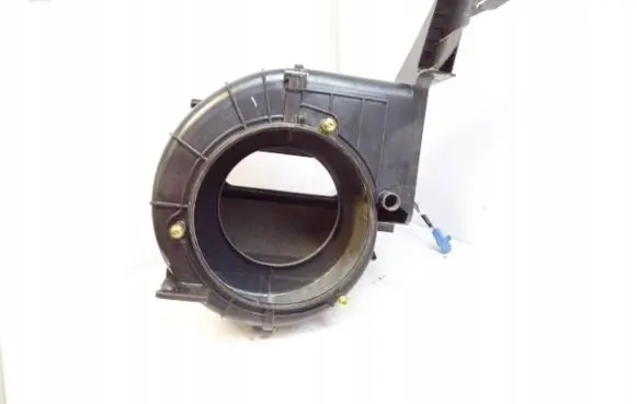 Mazda 323 F Radiator cooling fan shroud
