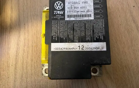 Volkswagen PASSAT B6 Airbag control unit/module 3C0909605J 391130