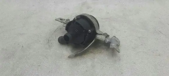 Mercedes-Benz A W176 Electric auxiliary coolant/water pump A0005000686