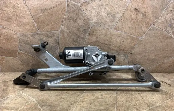 BMW 2 F46 Front wiper linkage and motor 7301046