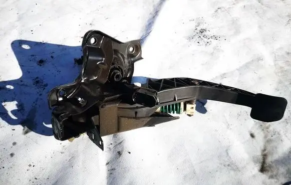 Ford Mondeo MK IV Clutch pedal 7G9N7B633AGE