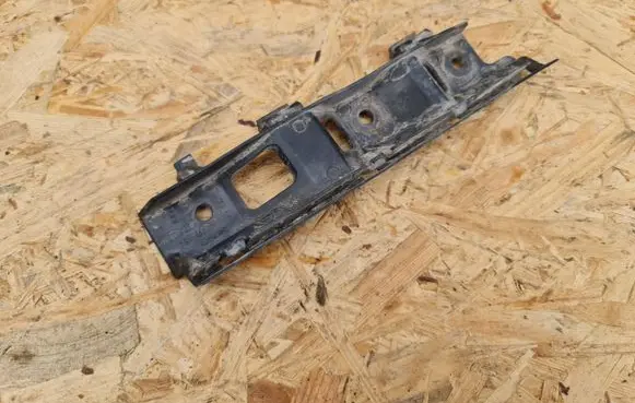 Volkswagen PASSAT B6 Front bumper mounting bracket 3C0807184