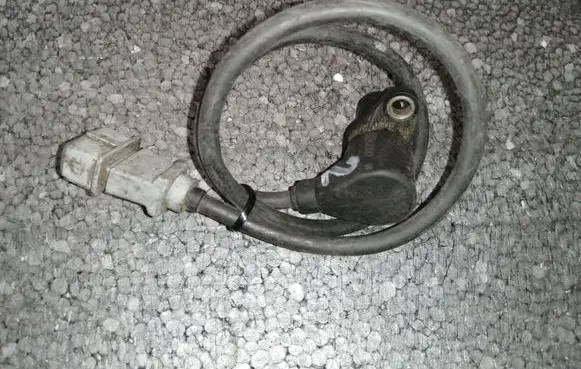 Volkswagen PASSAT B5 Crankshaft position sensor 050906433