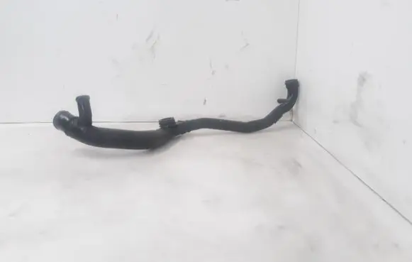 Engine coolant pipe/hose