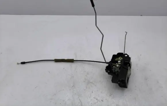 Opel Antara Front door lock 6036