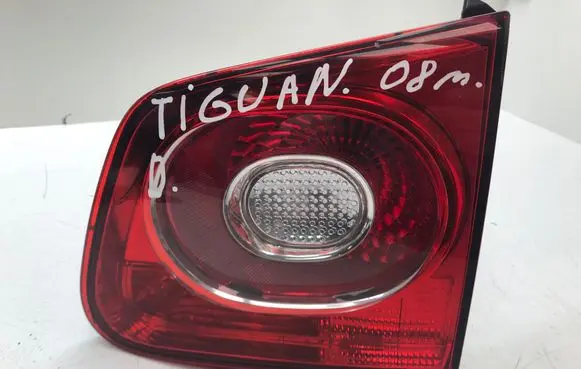 Volkswagen Tiguan Tailgate rear/tail lights 5N0945094C