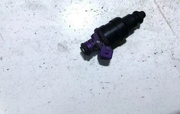 Opel Omega B1 Fuel injector 90411552 5wk9053