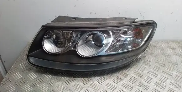 Hyundai Santa Fe Headlight/headlamp 921012B0