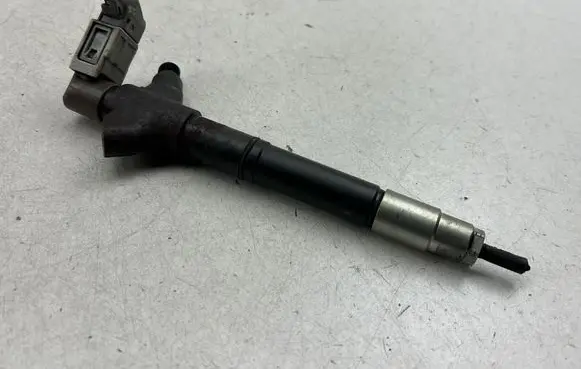 Fuel injector