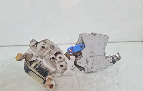 Nissan Terrano Front door lock