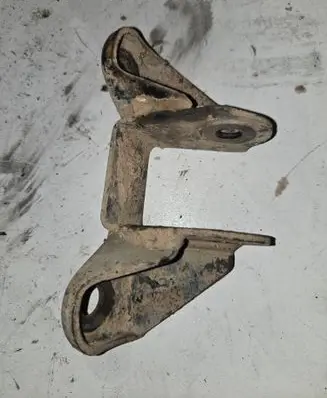 Nissan Terrano Front differential bracket 