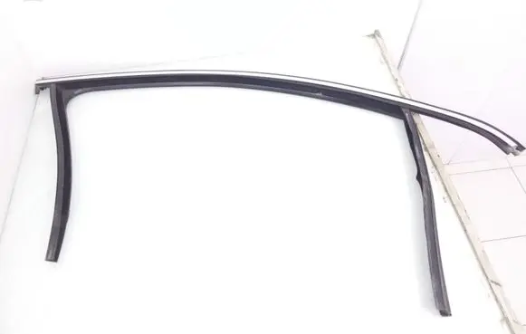Volkswagen PASSAT B7 Rubber seal front door window/glass 3C4837432F