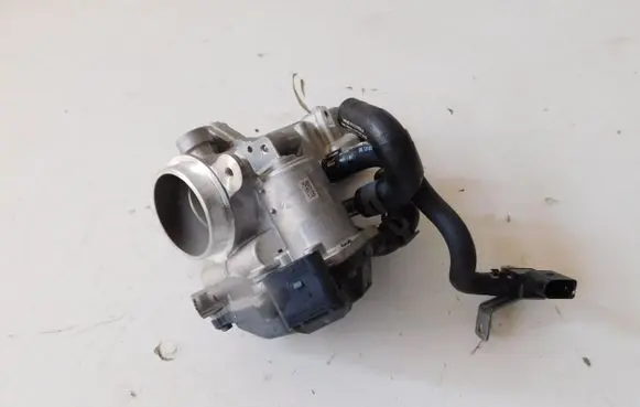Volkswagen Touran III Throttle body valve 