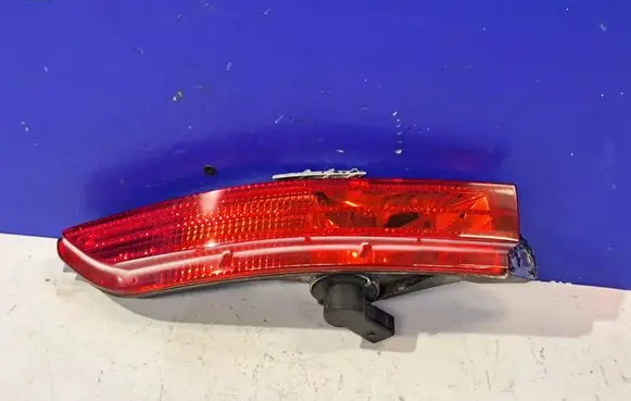 Volkswagen Touareg II Tailgate rear/tail lights 7P6945701