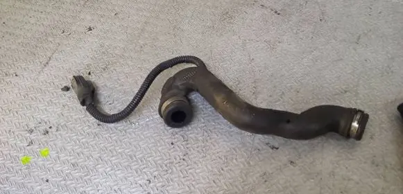 Volvo V70 Breather/breather pipe/hose 30788009