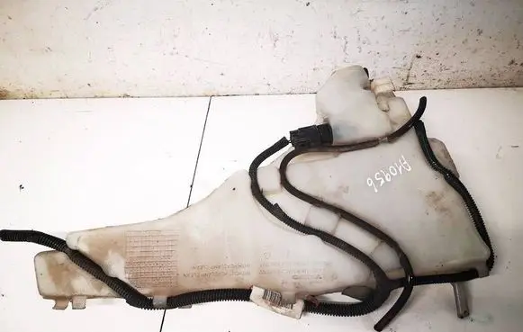 Volvo C30 Windshield washer fluid reservoir/tank 4N5113K163AC