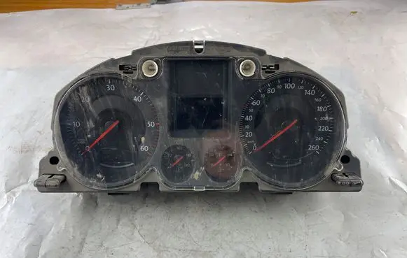 Volkswagen PASSAT B6 Speedometer (instrument cluster) 3C0920860H A2C53144054
