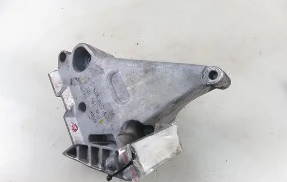 Volkswagen Touran I Engine mounting bracket 03G199207A