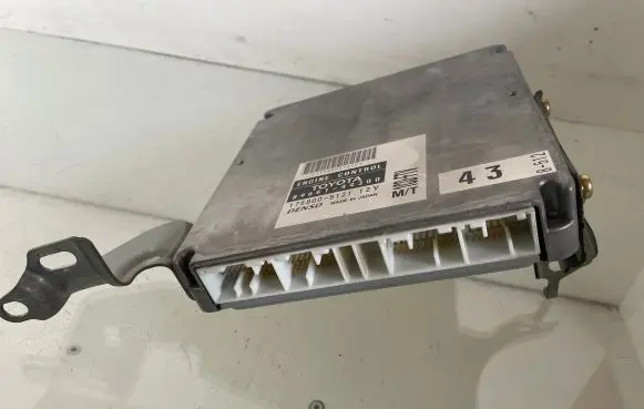 Toyota Avensis Verso Engine control unit/module 8966144300 1758005121