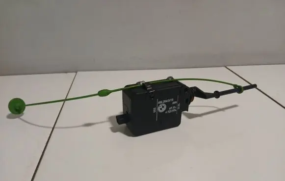 BMW X5 E53 Fuel tank cap lock motor 6923974
