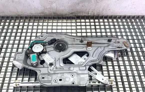 Hyundai Santa Fe Front door window regulator with motor 8247026050