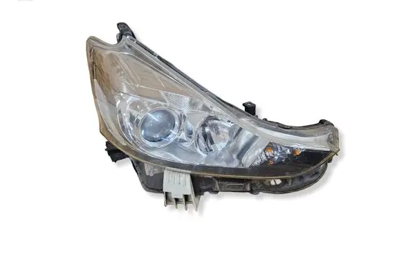 Toyota Prius+ (ZVW40) Headlight/headlamp 8111047641