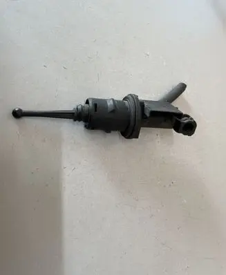 Clutch slave cylinder